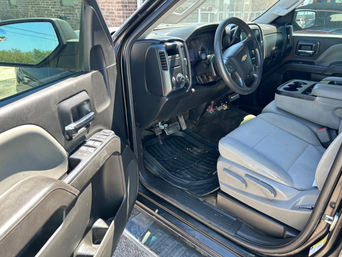 2018 Black Chevrolet Silverado 1500 Custom Crew Cab 2WD (3GCPCPEH3JG) with an 4.3L V6 engine, 6A transmission, located at 1687 Business 35 S, New Braunfels, TX, 78130, (830) 625-7159, 29.655487, -98.051491 - Photo#5